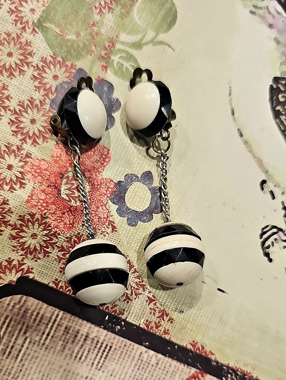Vintage 1960s Mod Layered Black And White Striped Dangle Clip On Earrings